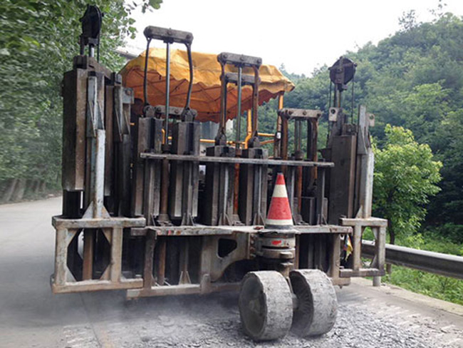 多錘頭水泥路面破碎機