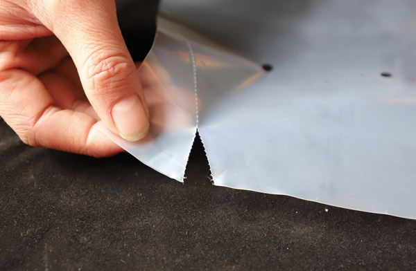 PE易撕線激光劃線 PE塑料包裝袋的易撕線激光處理形態(圖1)