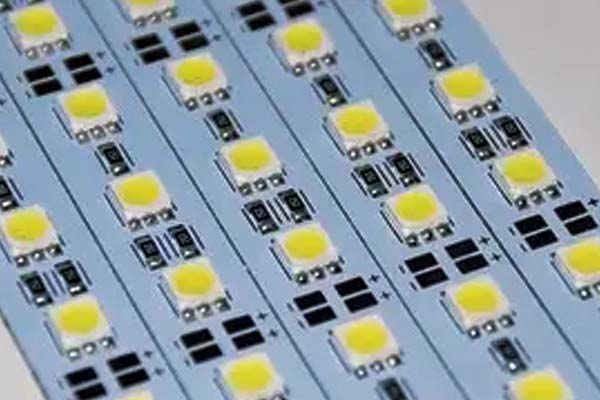 燈帶激光切割 柔性燈帶切割技術比燈珠電流阻斷切割更困難,需要用到激光設備(圖2)