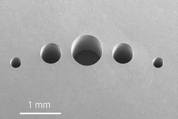 激光打超細孔 激光沖孔是最早實用的激光加工技術(圖1)