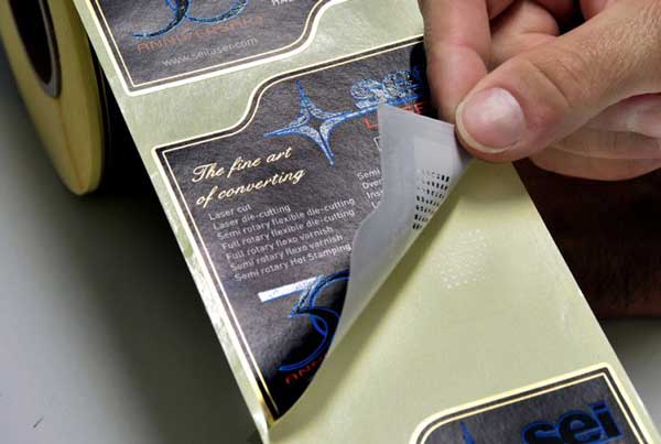 標(biāo)簽激光模切 激光模切機(jī)跟激光切割機(jī)是同一種設(shè)備嗎?(圖3)