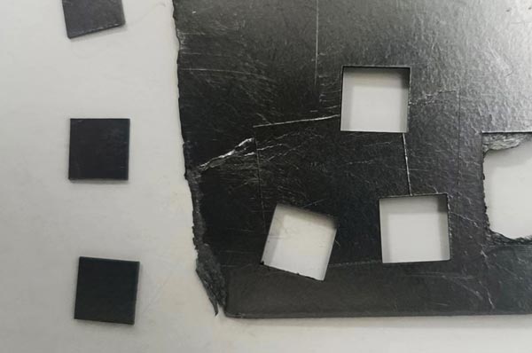 石墨片用什么切割呢？精密激光切割機！