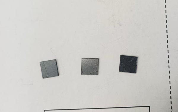 石墨片用什么切割呢？精密激光切割機！(圖1)