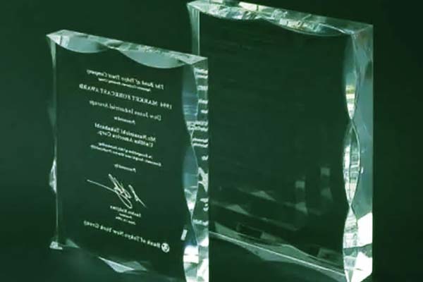 紫外激光打標(biāo)機(jī)可以打玻璃嗎?(圖1) 紫外激光打標(biāo)機(jī)可以打玻璃嗎?(圖1)